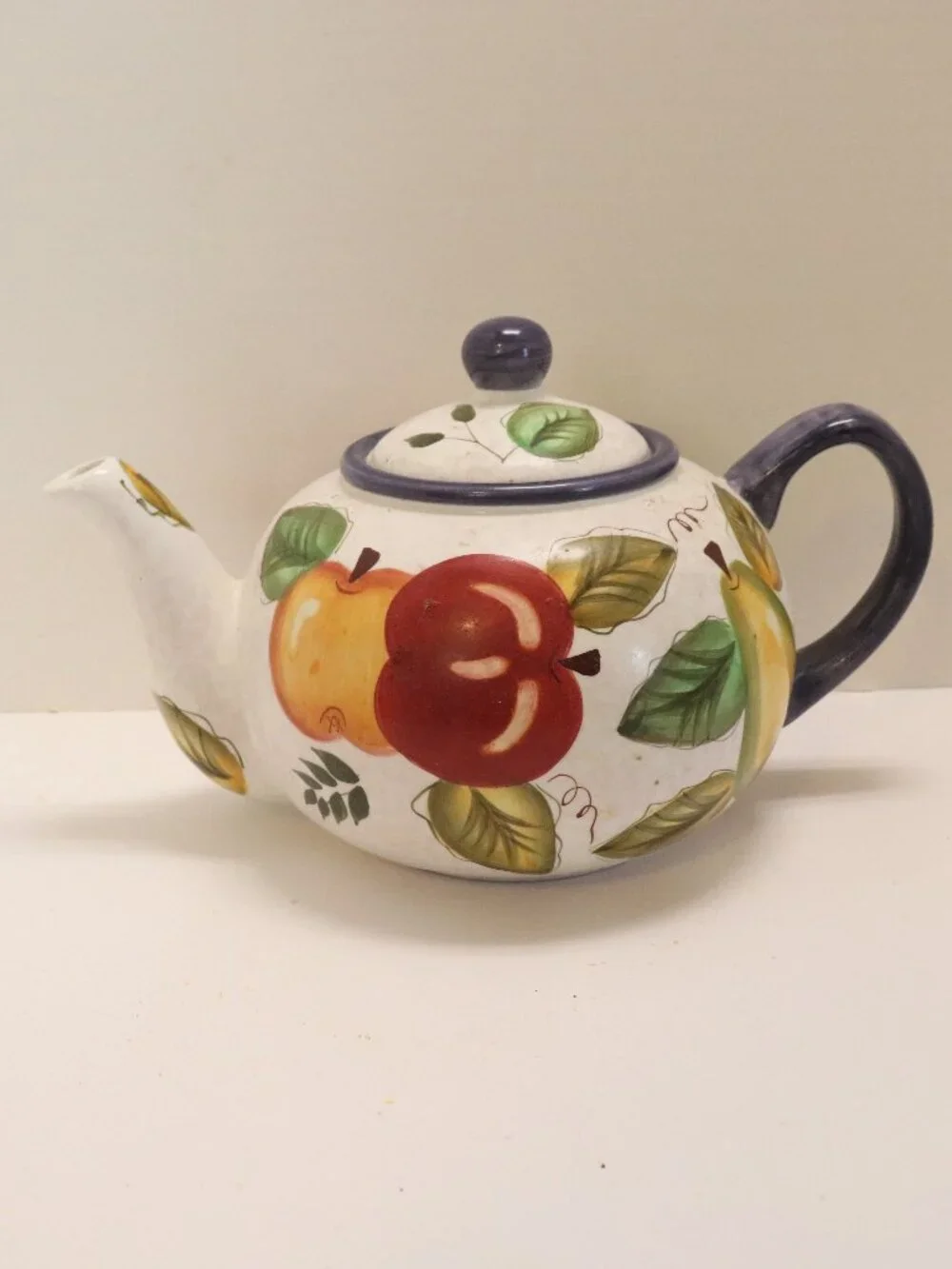 VINTAGE ONEIDA TEAPOT HANDPAINTED
